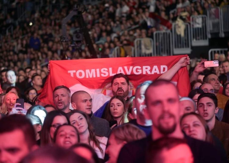 Ispunjena zagrebačka Arena pjevala je najljepše domoljubne pjesme