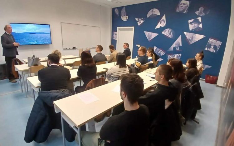 Dr. sc. Josip Belamarić studente Povijesti umjetnosti upoznao sa splitskom gorom Marjanom