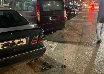 Grude: Udario dva parkirana automobila pa pobjegao