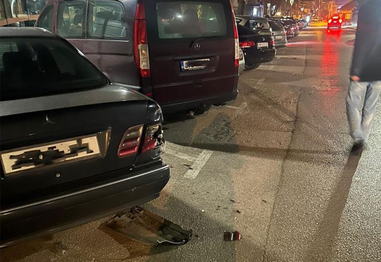 Grude: Udario dva parkirana automobila pa pobjegao