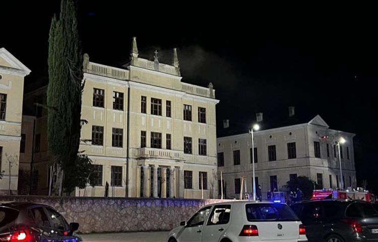 Je li požar na širokobriješkoj gimnaziji izbio od cigareta ili zbog zastarjelih instalacija?