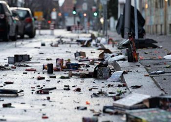 Više od 300 uhićenih u Berlinu, u Kölnu osujećen napad na katedralu