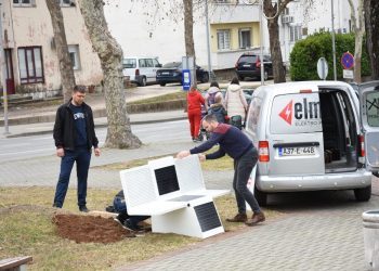U Čitluku postavljene dvije pametne klupe