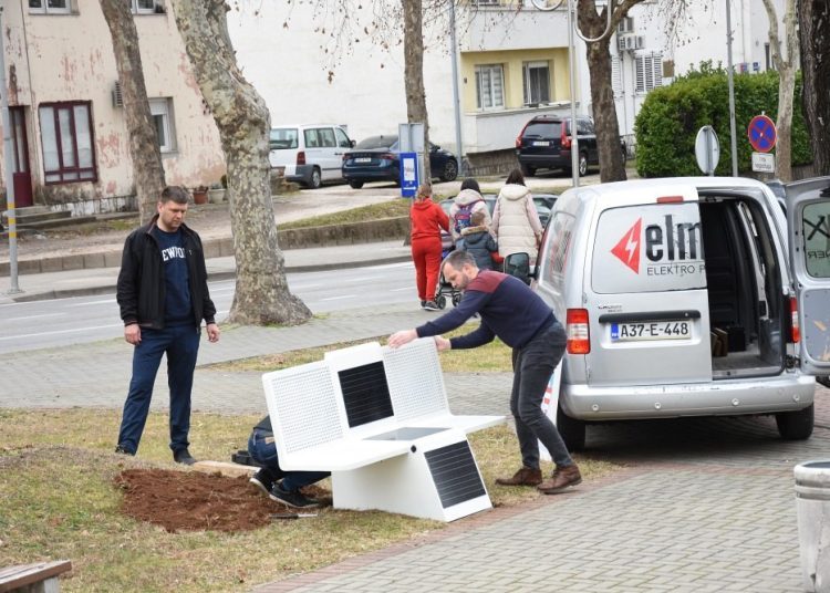 U Čitluku postavljene dvije pametne klupe
