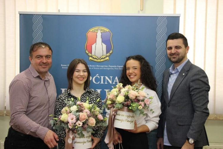 Ivana i Ana, talentirane Posušanke na prijemu u Općini Posušje