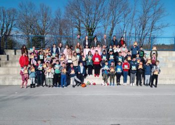 Mjesna zajednica Mokro donirala knjige Područnoj školi u svom selu