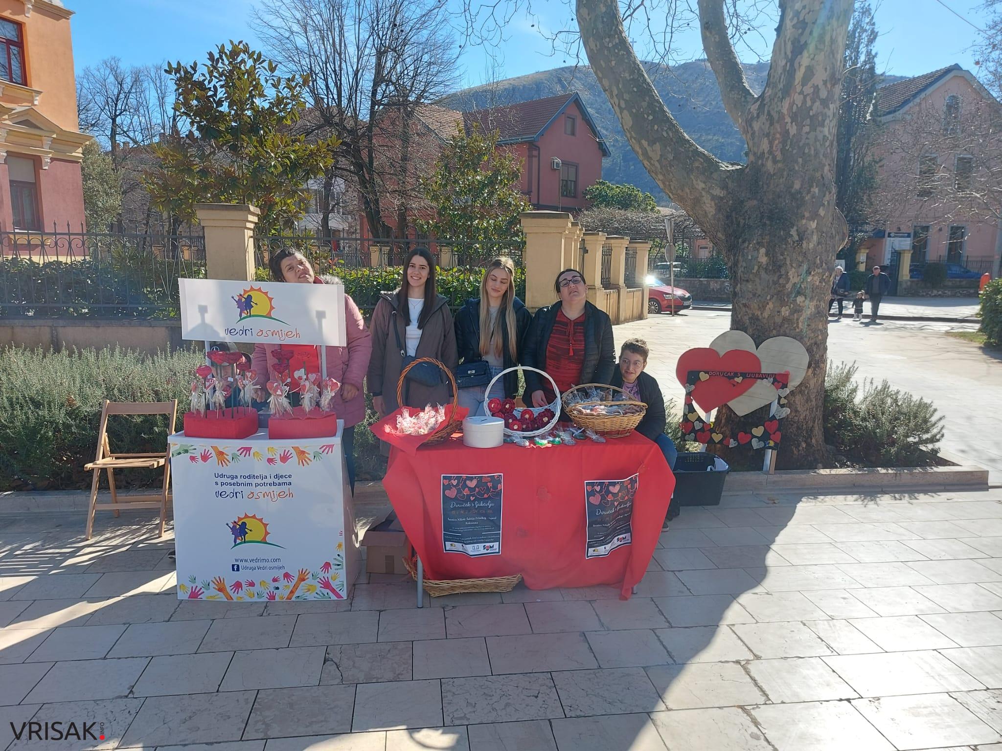 Mostar: Udruga “Vedri osmijeh” prodajom ručnih radova obilježava ljubav i zajedništvo