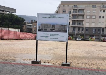 Grad Mostar osudio postavljanje table o izgradnji “Interkulturnog centra”. Muftija: “Ispod ovog ne možemo ići”