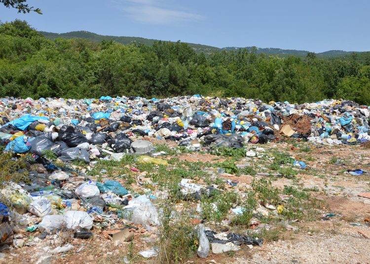 Široki Brijeg: U Izbično dopremljeni kontejneri za odlaganje otpada iz kućanstva