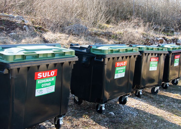 Široki Brijeg: U Izbično dopremljeni kontejneri za odlaganje otpada iz kućanstva