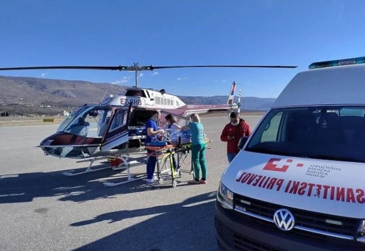 Helikopterom prevezeno novorođenče iz Mostara u Beograd na hitnu operaciju