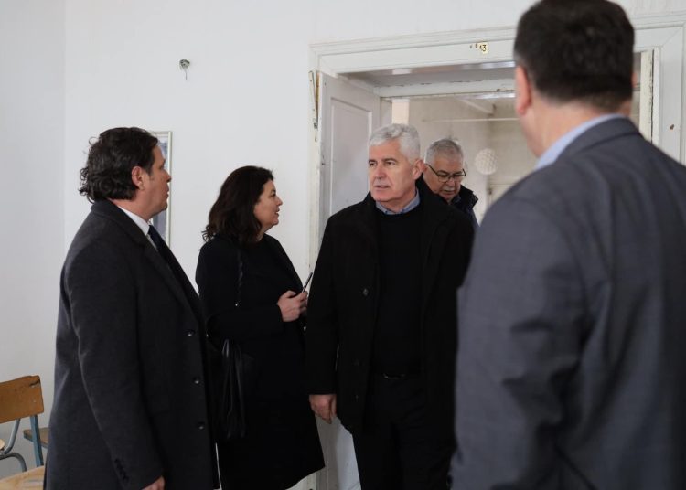 Čović, Milas i Kraljević obišli širokobriješku gimnaziju