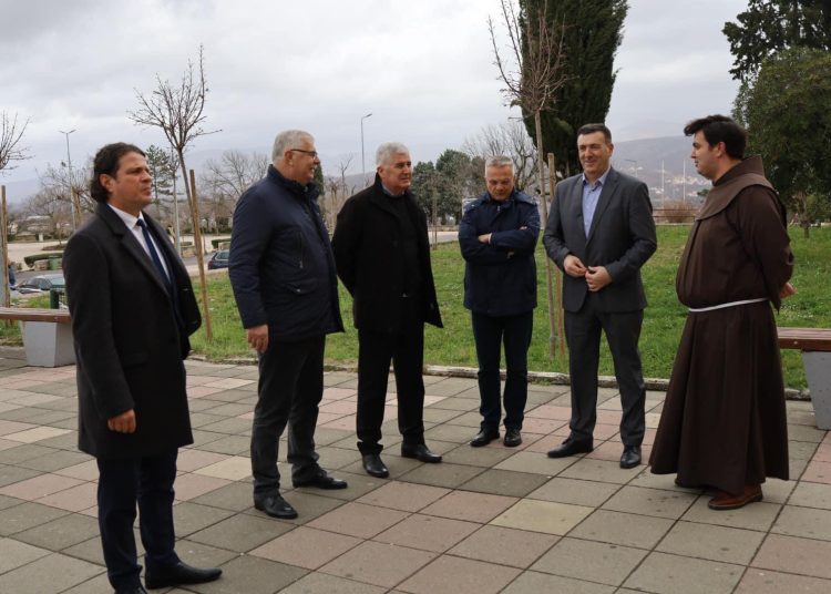 Čović, Milas i Kraljević obišli širokobriješku gimnaziju