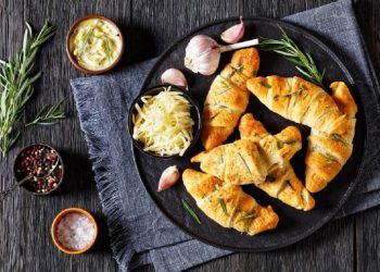 Domaće kiflice s pizza nadjevom