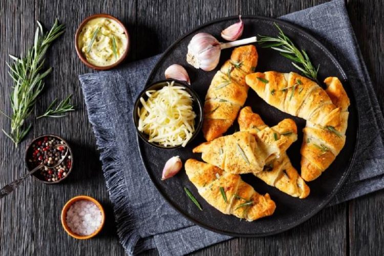 Domaće kiflice s pizza nadjevom