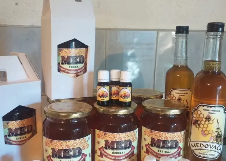 Širokobriješkog veterinara Grgu nagovorili su da krene u pčelarstvo, sada njegov med osvaja zlatne medalje