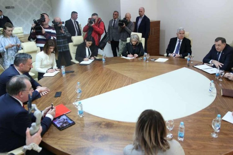 Današnji sastanak posljednji pokušaj dogovora vladajuće koalicije?