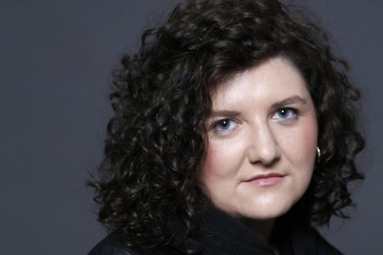 Gloria Lujanović gošća Kompasa: Kako je i zašto napisala knjigu „Srce zemlje“ o opsadi i pogromu u Lašvanskoj dolini?