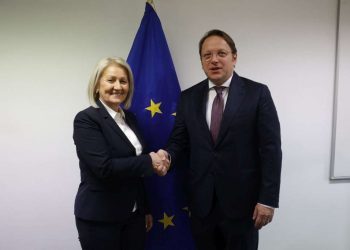 Krišto s europskim povjerenikom Várhelyijem razgovarala o europskom putu BiH