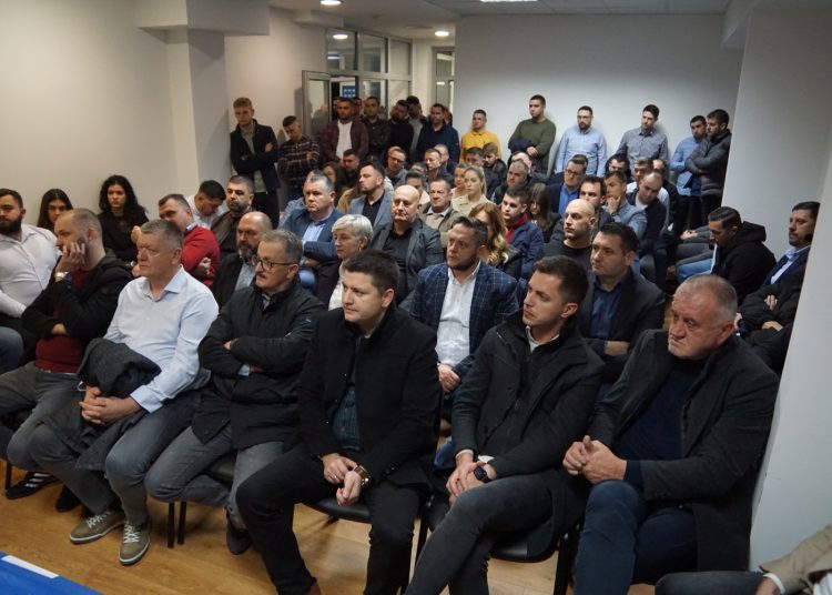 Stranačke prostorije pretijesne na okruglom stolu „Povijesni kontekst osnivanja Hrvatske demokratske zajednice u Širokom Brijegu“