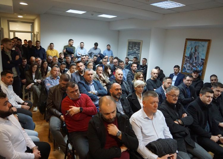 Stranačke prostorije pretijesne na okruglom stolu „Povijesni kontekst osnivanja Hrvatske demokratske zajednice u Širokom Brijegu“