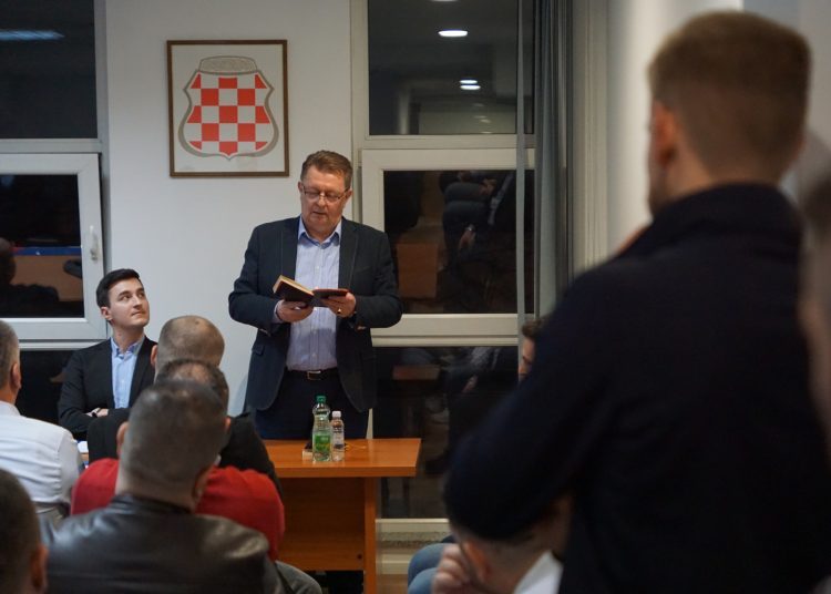 Stranačke prostorije pretijesne na okruglom stolu „Povijesni kontekst osnivanja Hrvatske demokratske zajednice u Širokom Brijegu“