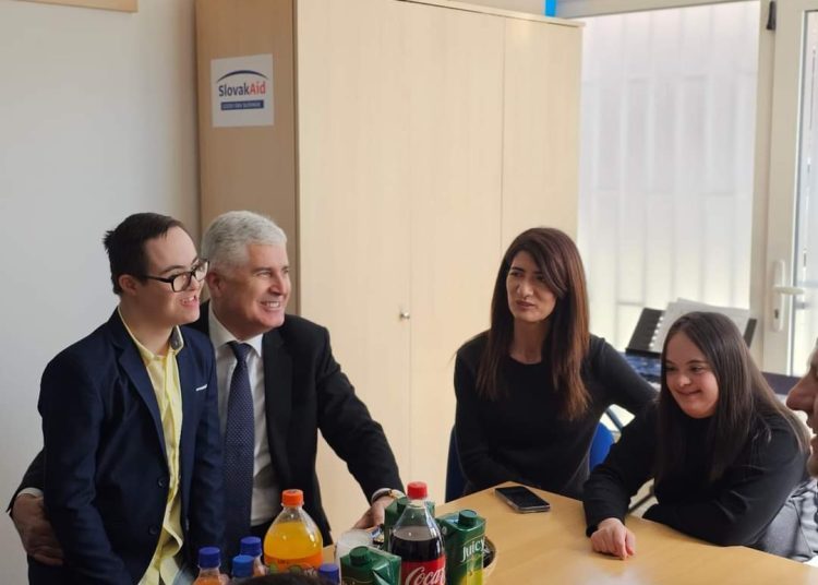 Dragan Čović u posjeti Udruzi za Down sindrom u Mostaru