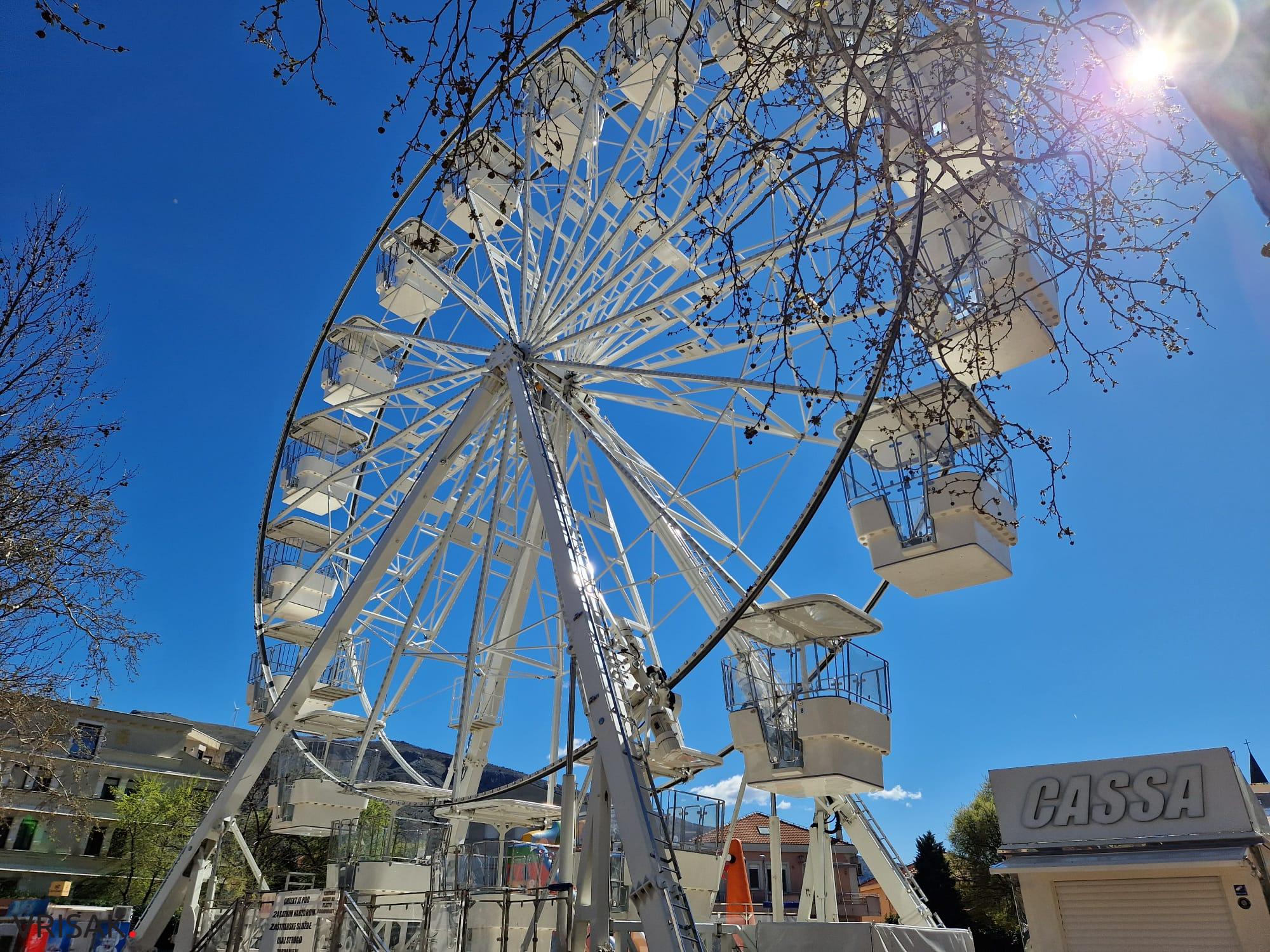 Nova atrakcija u Mostaru – panoramski kotač (FOTO)