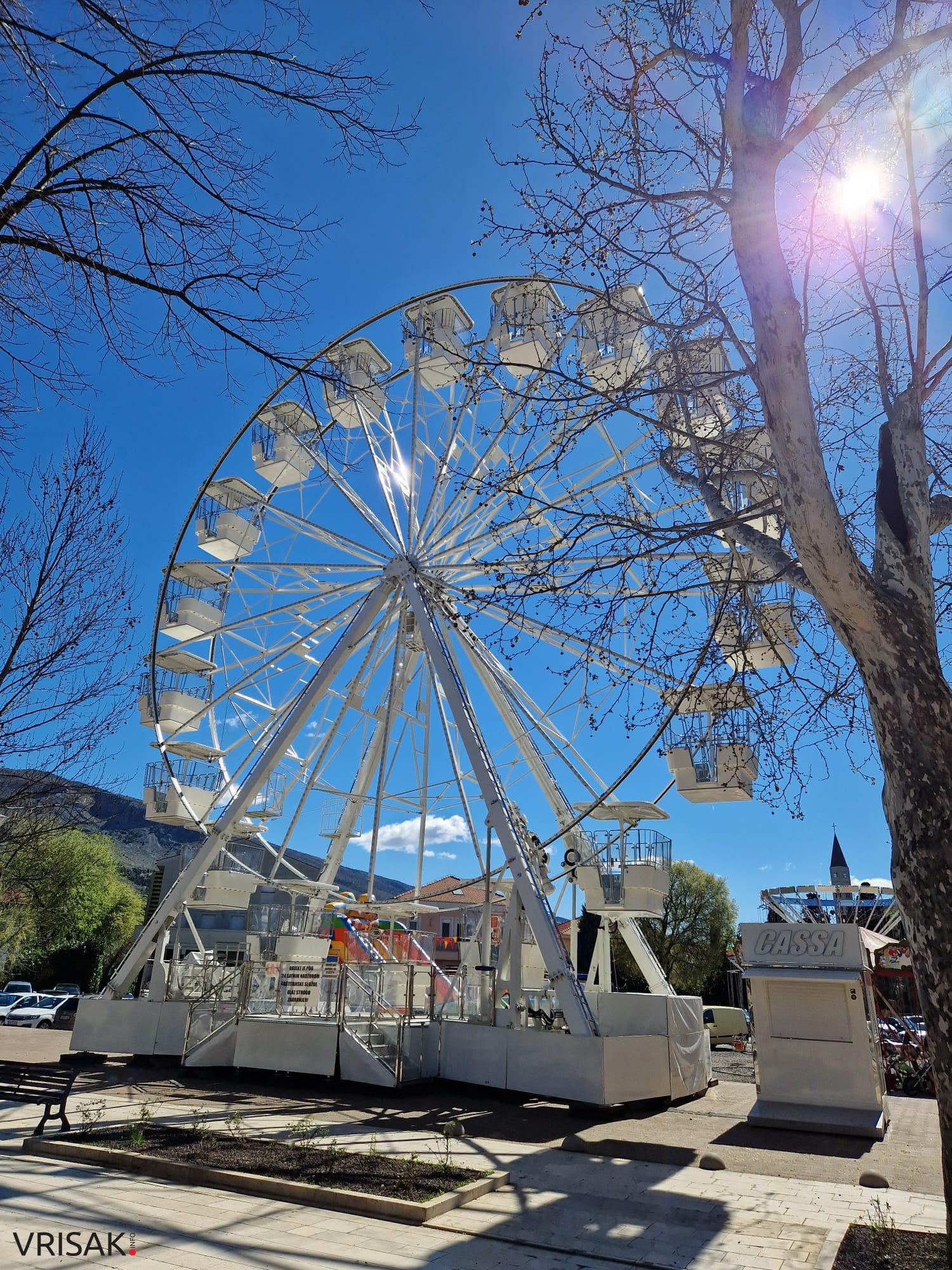 Nova atrakcija u Mostaru – panoramski kotač (FOTO)