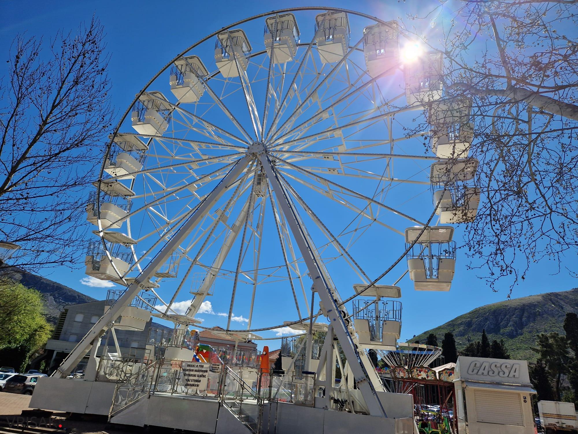 Nova atrakcija u Mostaru – panoramski kotač (FOTO)
