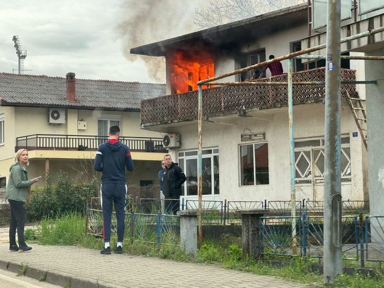 Široki Brijeg: Požar u kući, vatrogasci na terenu