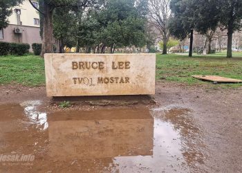 Nestao kip Bruce Leeja u Mostaru