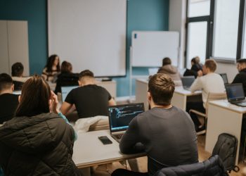 Sjajna priča iz Širokog Brijega: Besplatno educiraju nove programere i web developere