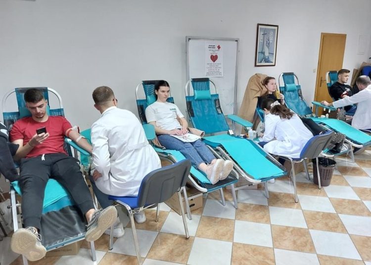 Široki Brijeg: Srednjoškolci darovali 43 doze krvi