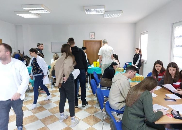 Široki Brijeg: Srednjoškolci darovali 43 doze krvi