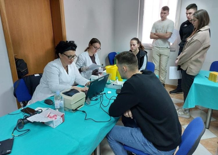 Široki Brijeg: Srednjoškolci darovali 43 doze krvi