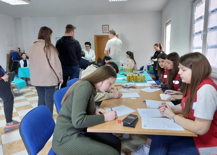 Široki Brijeg: Srednjoškolci darovali 43 doze krvi