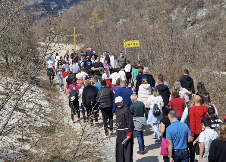 Održan je Hodočasnički put križa od Ljubotića do Crnih Lokava