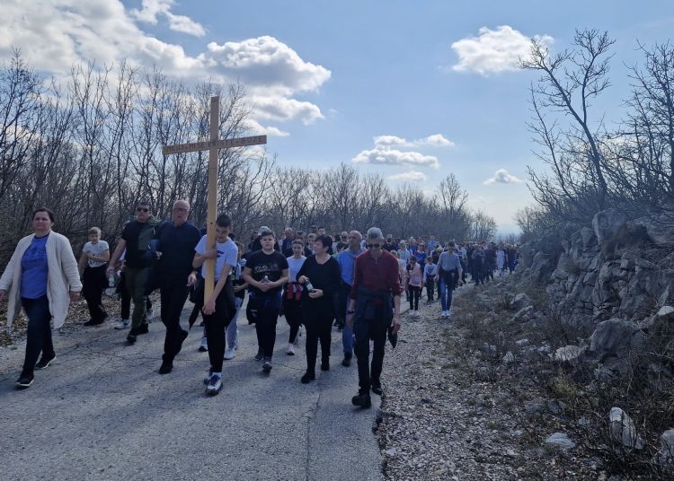 Održan je Hodočasnički put križa od Ljubotića do Crnih Lokava