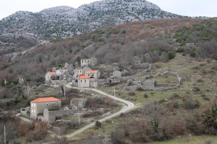 Naselja bez ljudi, škola bez učenika, no ohrabruje najava gradnje ceste preko gora