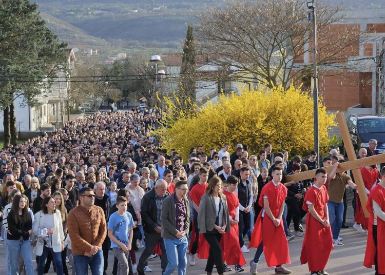 Veliki Petak na Kočerinu uz tisuće vjernika