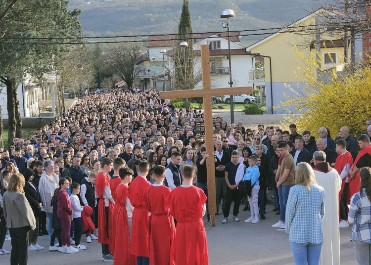 Veliki Petak na Kočerinu uz tisuće vjernika
