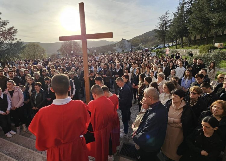 Veliki Petak na Kočerinu uz tisuće vjernika