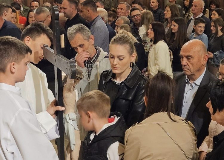 Veliki Petak na Kočerinu uz tisuće vjernika