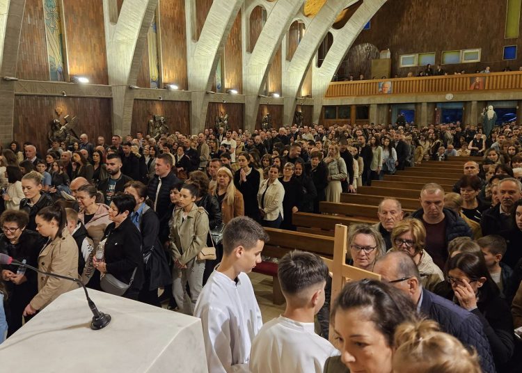 Veliki Petak na Kočerinu uz tisuće vjernika