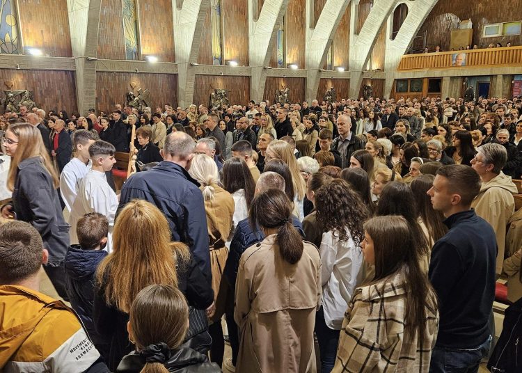 Veliki Petak na Kočerinu uz tisuće vjernika