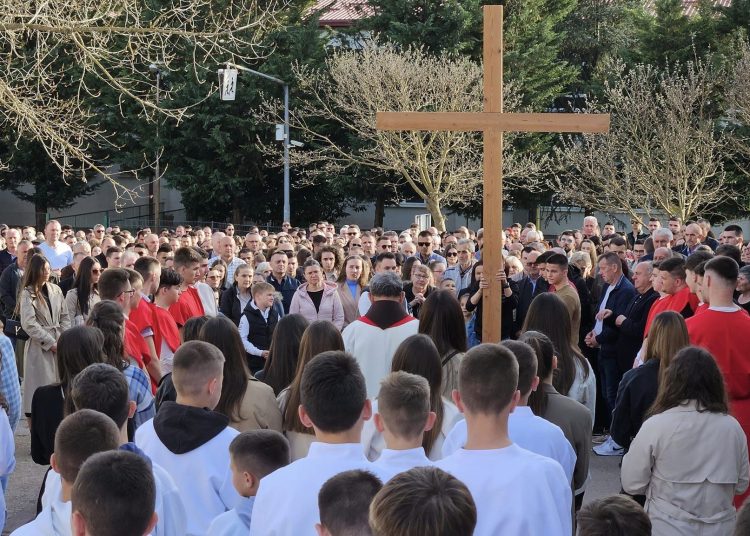 Veliki Petak na Kočerinu uz tisuće vjernika