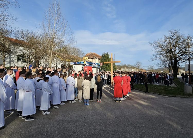 Veliki Petak na Kočerinu uz tisuće vjernika
