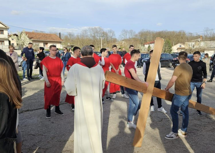 Veliki Petak na Kočerinu uz tisuće vjernika