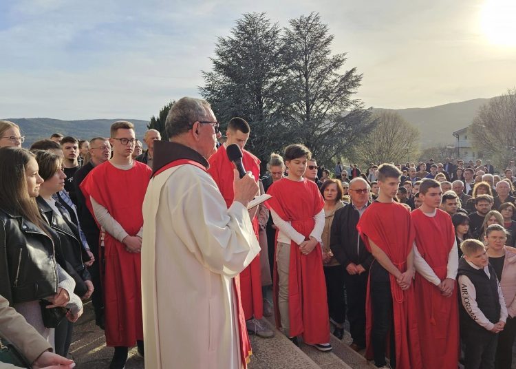 Veliki Petak na Kočerinu uz tisuće vjernika